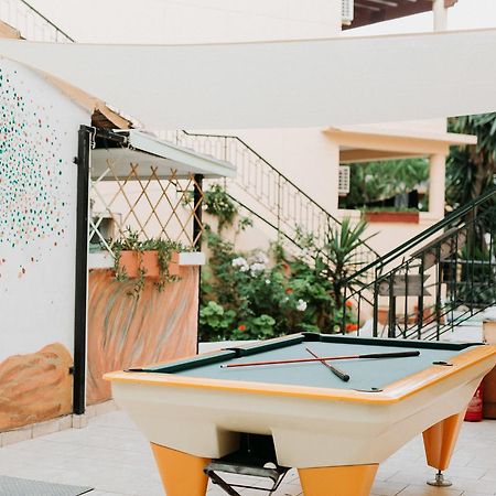 Wilde Rose Hotel Dasziá Kültér fotó