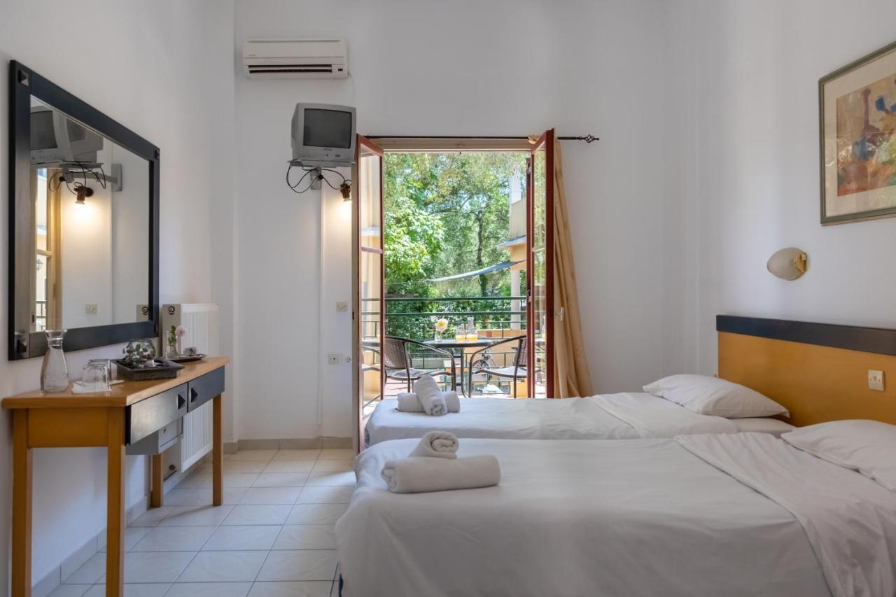 Wilde Rose Hotel Dasziá Kültér fotó