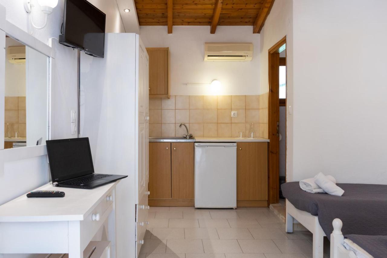 Wilde Rose Hotel Dasziá Kültér fotó