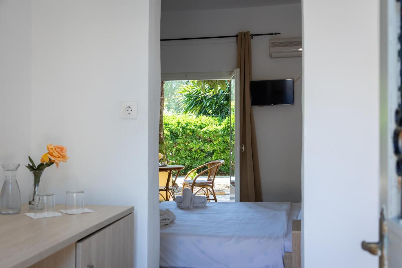 Wilde Rose Hotel Dasziá Kültér fotó