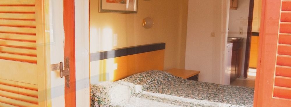 Wilde Rose Hotel Dasziá Kültér fotó