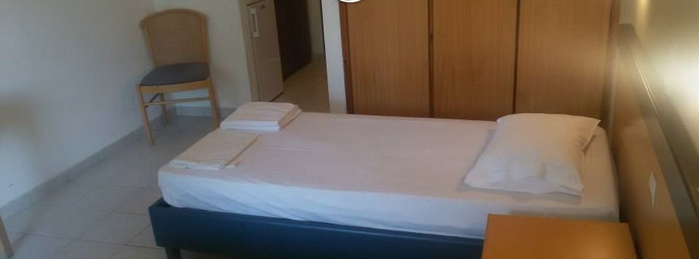 Wilde Rose Hotel Dasziá Kültér fotó