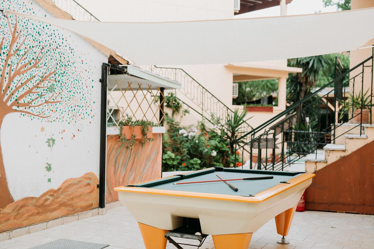 Wilde Rose Hotel Dasziá Kültér fotó
