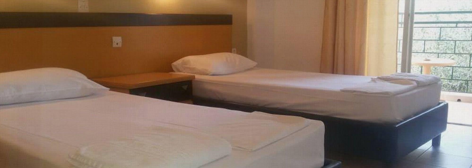 Wilde Rose Hotel Dasziá Kültér fotó