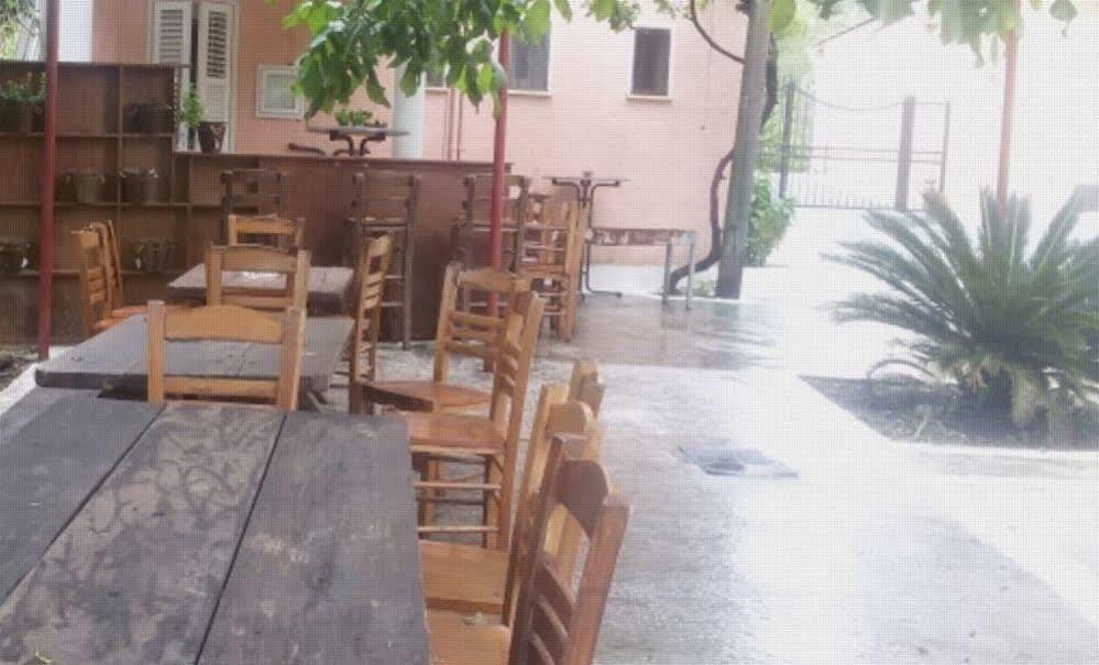 Wilde Rose Hotel Dasziá Kültér fotó