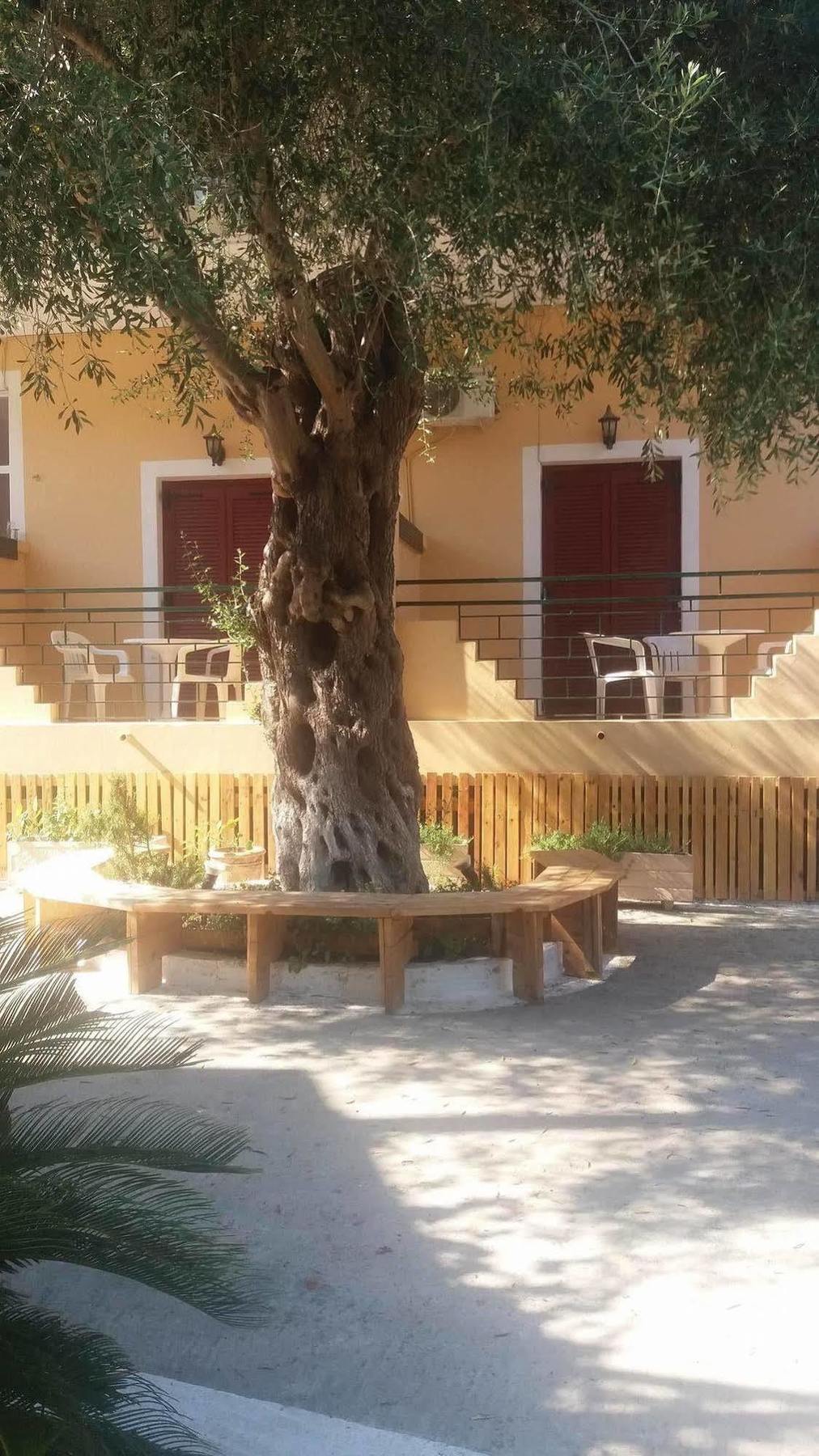 Wilde Rose Hotel Dasziá Kültér fotó
